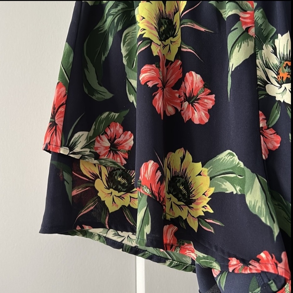 Aritzia Sunday Best Tropical Layered Shorts - Picture 15 of 16